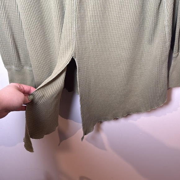 Free People Green Waffle Knit Thermal Long Sleeve Shirt Women's Size S Slit Back - Picture 5 of 8